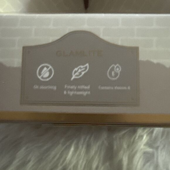 NEW Glamlite Translucent Bake & Set Makeup Setting Powder: Vitamin E Infused - Picture 4 of 4